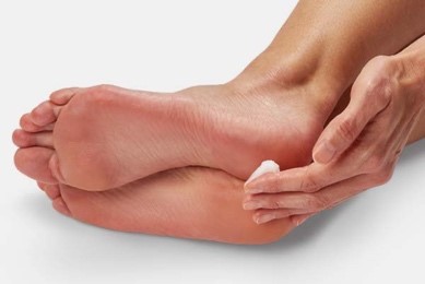 Rubbing Dimethicone-based barrier cream on feet Rubbing Dimethicone-based barrier cream on feet