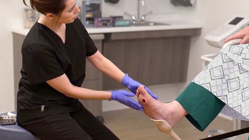STK_hard-to-heal-wound_840x473 Clinician checking on a patient's diabetic foot ulcer